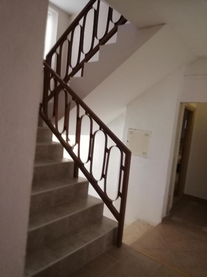 Room No3 特罗吉尔 外观 照片